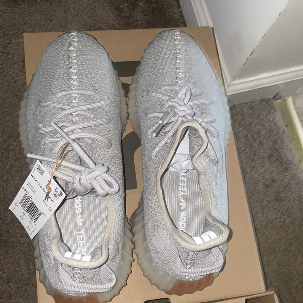 YEEZY BOOST 350 V2